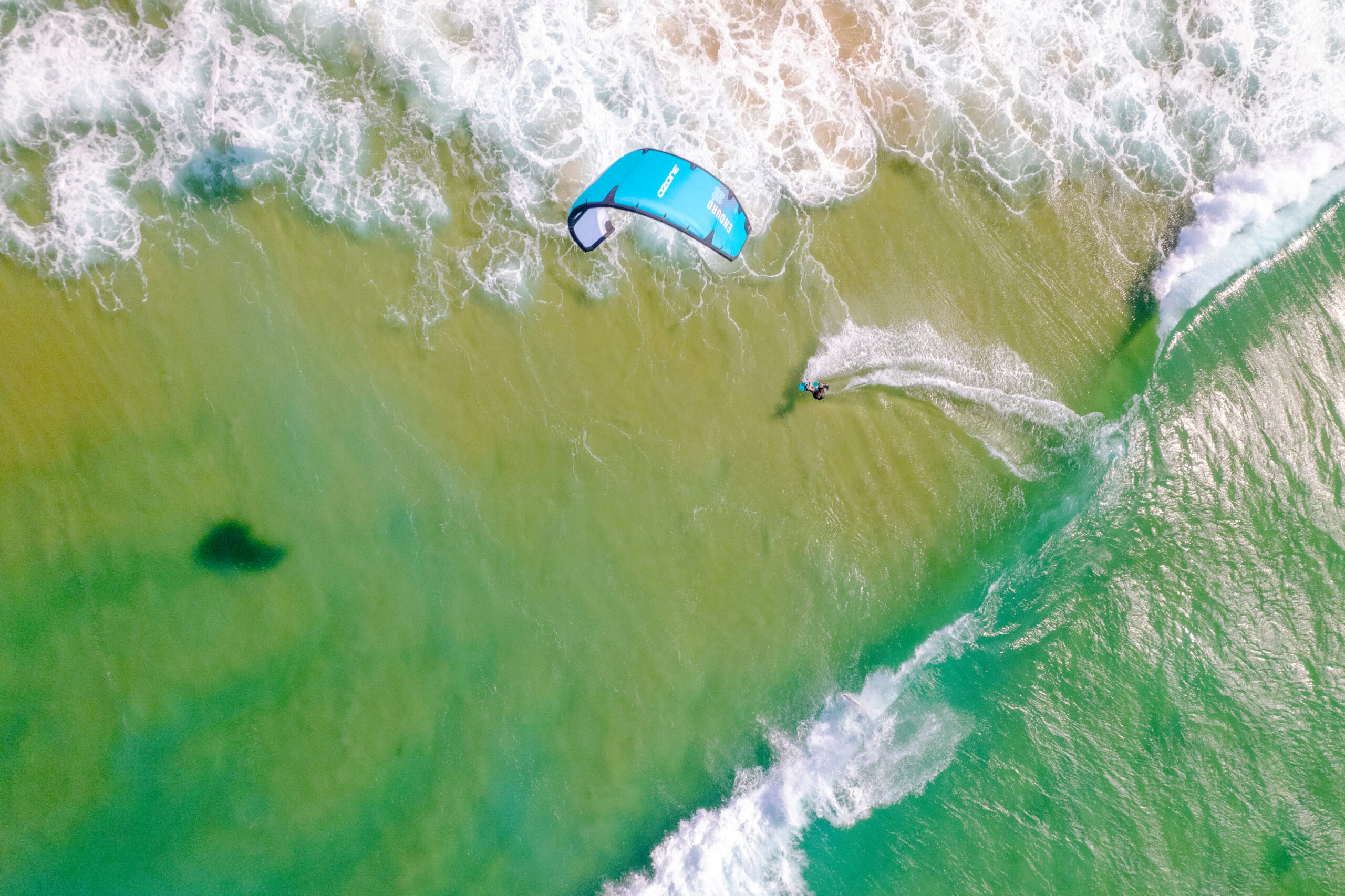 Paulino Pereira ripping with the new Ozone Enduro v4 kitesurf in Portugal